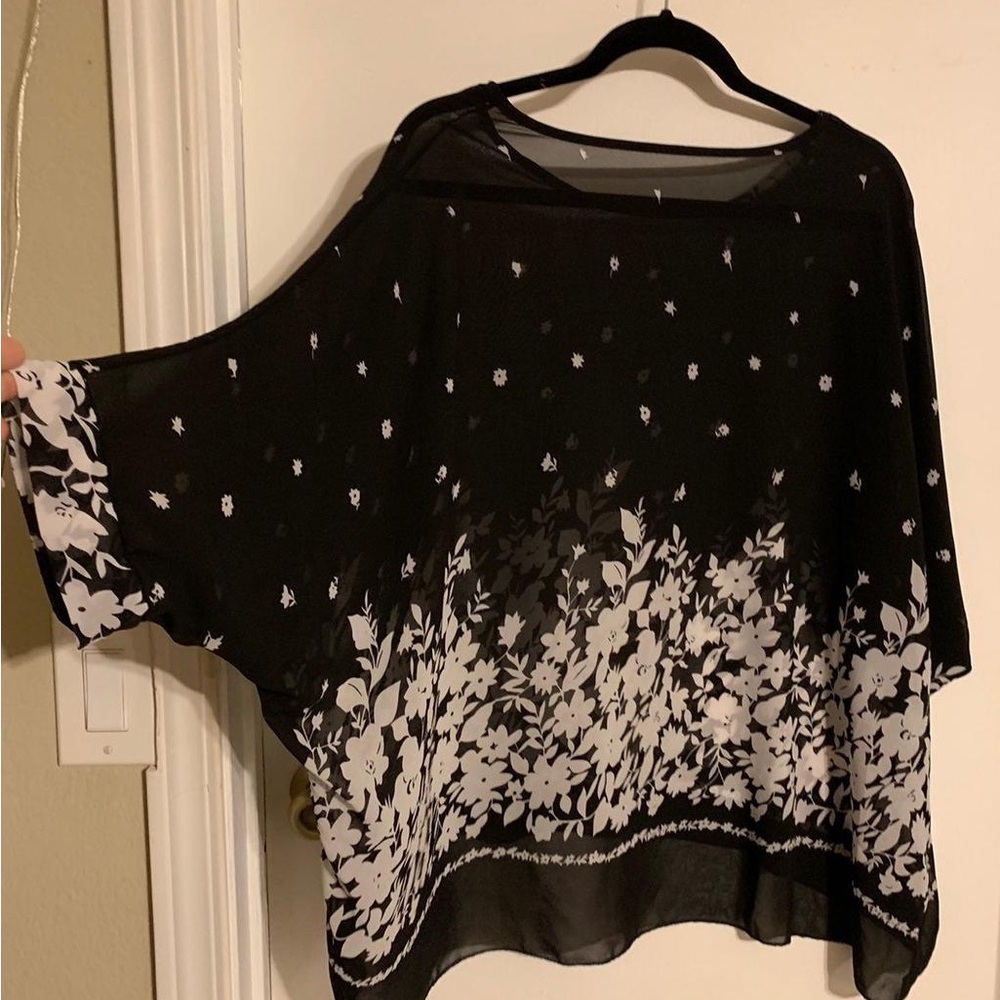 2/$5 Black and White Floral Poncho Top
